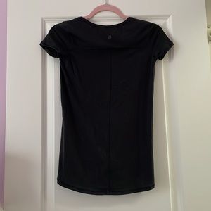 Lulu lemon tee
